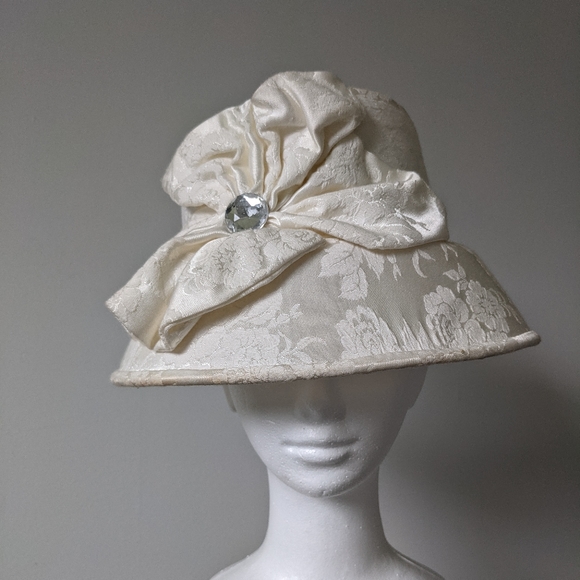 Chantelle Accessories - Vintage Chantelle Fashion Ltd New York Sz 7.25